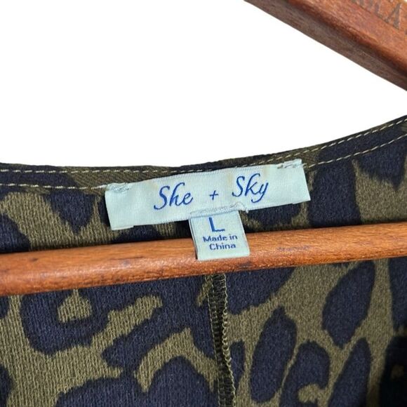 She + Sky Animal Print Flared Sleeve Blouse Green Black Size Large - Picture 5 of 7